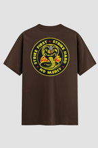 Camiseta Oversized Karate cobra kai strike first strike hard Oversizeds Karate OnFight P Chocolate Masculino
