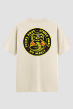 Camiseta Oversized Karate cobra kai strike first strike hard Oversizeds Karate OnFight P Off White Masculino