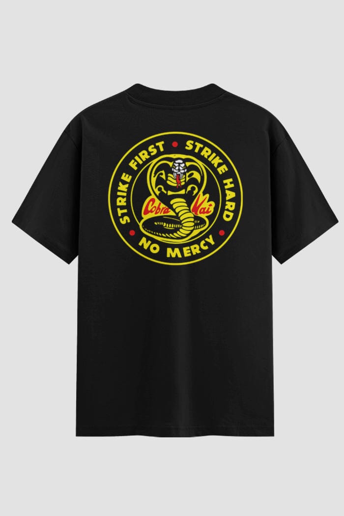 Camiseta Oversized Karate cobra kai strike first strike hard Oversizeds Karate OnFight P Preto Masculino