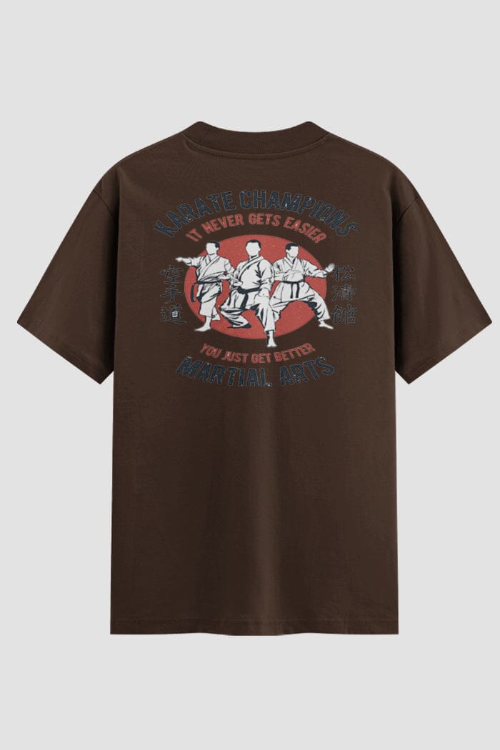 Camiseta Oversized Karate It Never Gets Easier Oversizeds Karate OnFight P Chocolate Masculino