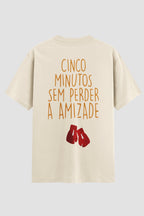 Camiseta Oversized cinco minutos sem perder a amizade
